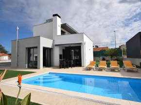 Lavish Villa in Foz do Arelho with Private Swimming Pool